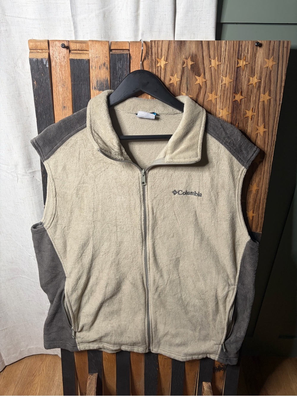 Columbia Men’s Beige and Gray Zip Fleece Vest